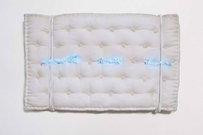 Pier Paolo Calzolari. Untitled (Materasso: "senz'altri rumori che i miei" ), 1971, Courtesy of the artist and Paolo Semprucci.