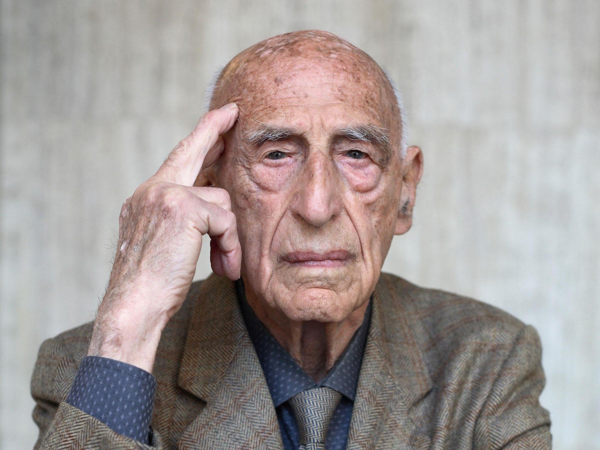 Respect to Gillo Dorfles, the oldest living art critic, 103