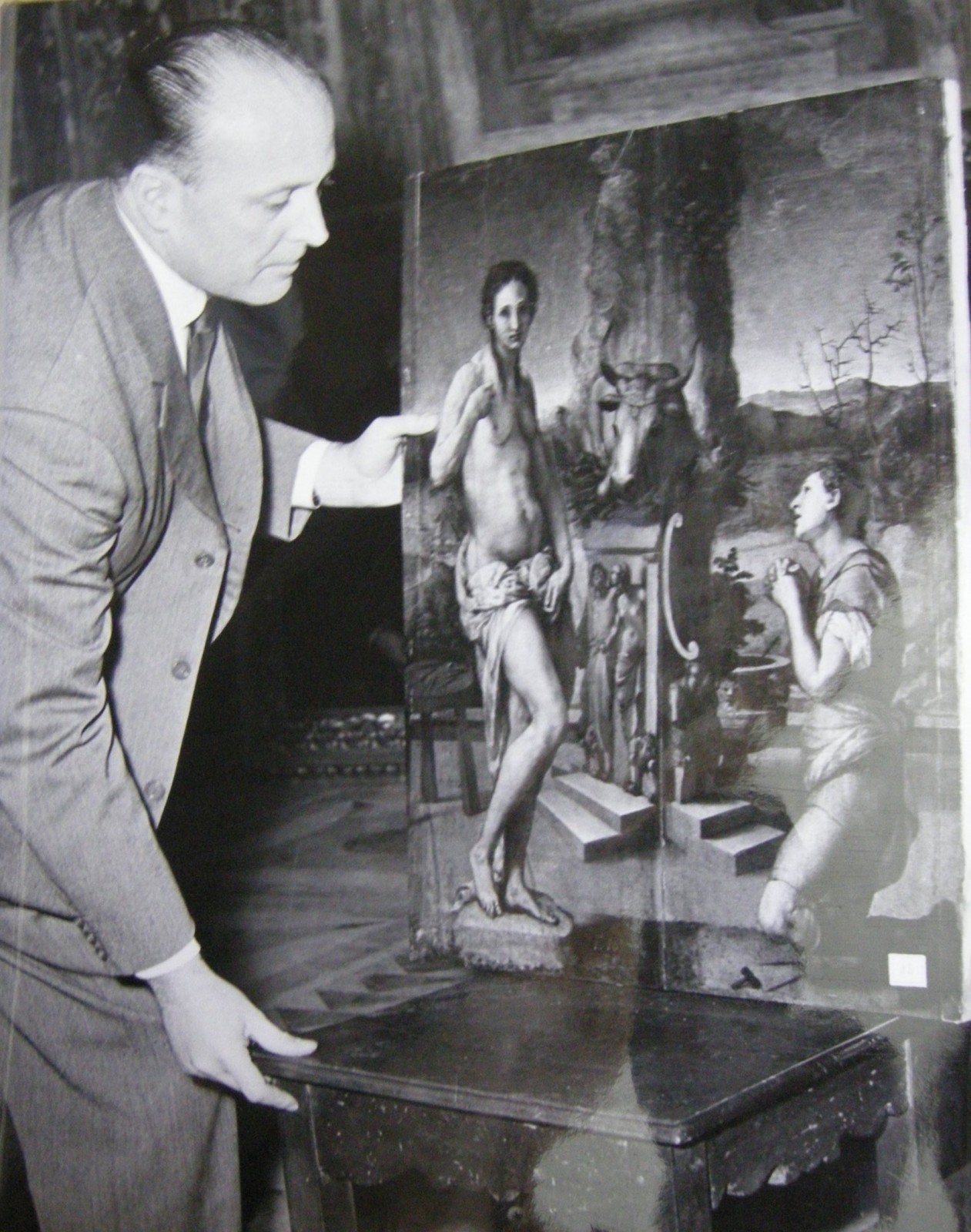 Rodolfo Siviero with a recovered work by Pontormo