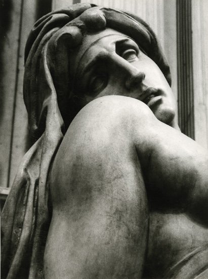Paolo Monti (Novara 1908 - Milano1982 ). The Aurora , detail of the tomb of Lorenzo de ' Medici the late '60s, Michelangelo Buonarroti. Gelatin silver print. Milan, Civic Stock Photo ( on loan from the Foundation BEIC )