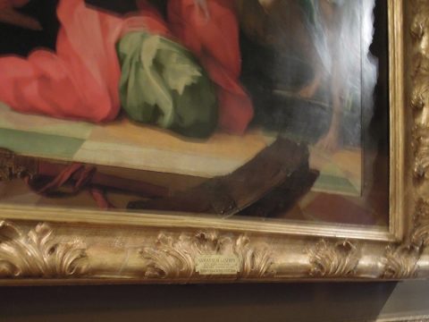 What does happen when museums forbid their visitors from taking pictures?