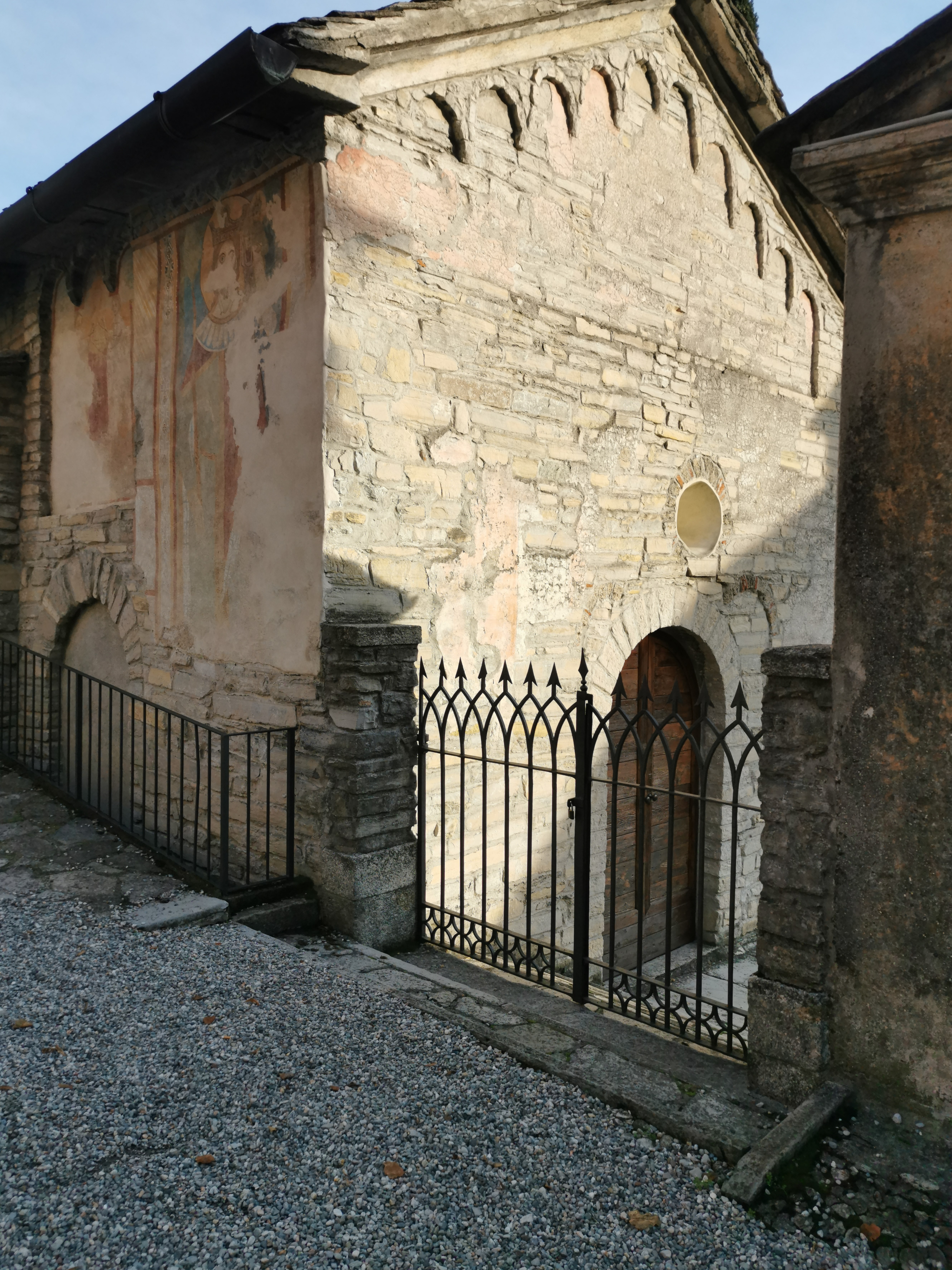 What to see in Como? Romanesque architecture