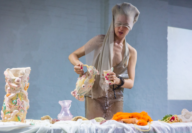 Zoe Williams, Ceremony of the Void, 2017. Installation and performance in DRAF Studio, 7 Sept 2017. Thanks to Rochester Square for supporting in kind the production of ceramic works. Costumes by H Y D R A. Courtesy the Artist and Antoine Levi, Paris. Photographs: Dan Weill.